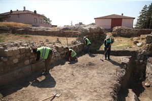 Aksaray Üniversitesi ve Kültür ve Turizm Bakanlığı adına yürütülen, Üniversitemiz Fen Edebiyat Fakültesi Arkeoloji Bölümü Öğretim Üyesi Prof. Dr. Osman Doğanay Başkanlığındaki Tyana Kazısı Ulusal ve Uluslararası Basında