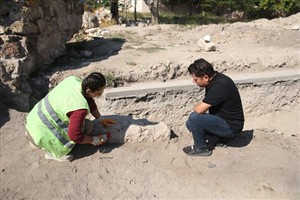 Aksaray Üniversitesi ve Kültür ve Turizm Bakanlığı adına yürütülen, Üniversitemiz Fen Edebiyat Fakültesi Arkeoloji Bölümü Öğretim Üyesi Prof. Dr. Osman Doğanay Başkanlığındaki Tyana Kazısı Ulusal ve Uluslararası Basında