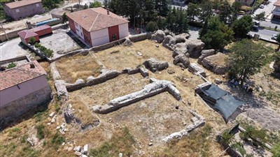 Aksaray Üniversitesi ve Kültür ve Turizm Bakanlığı adına yürütülen, Üniversitemiz Fen Edebiyat Fakültesi Arkeoloji Bölümü Öğretim Üyesi Prof. Dr. Osman Doğanay Başkanlığındaki Tyana Kazısı Ulusal ve Uluslararası Basında